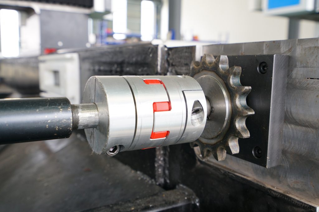 metallist cnc-kiudlaserlõikur laserlõikusmasin rauast terasest alumiiniumist vaskplaadile